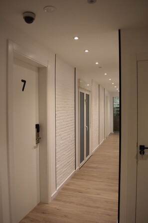 Smart TV 32 cm con canales de televisión digitales, televisión