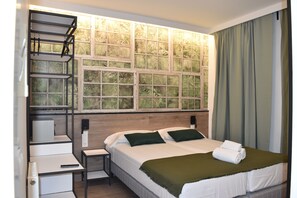 Basic Twin Room | Egyptian cotton sheets, premium bedding, down comforters - Casp Green House (Barcelona)