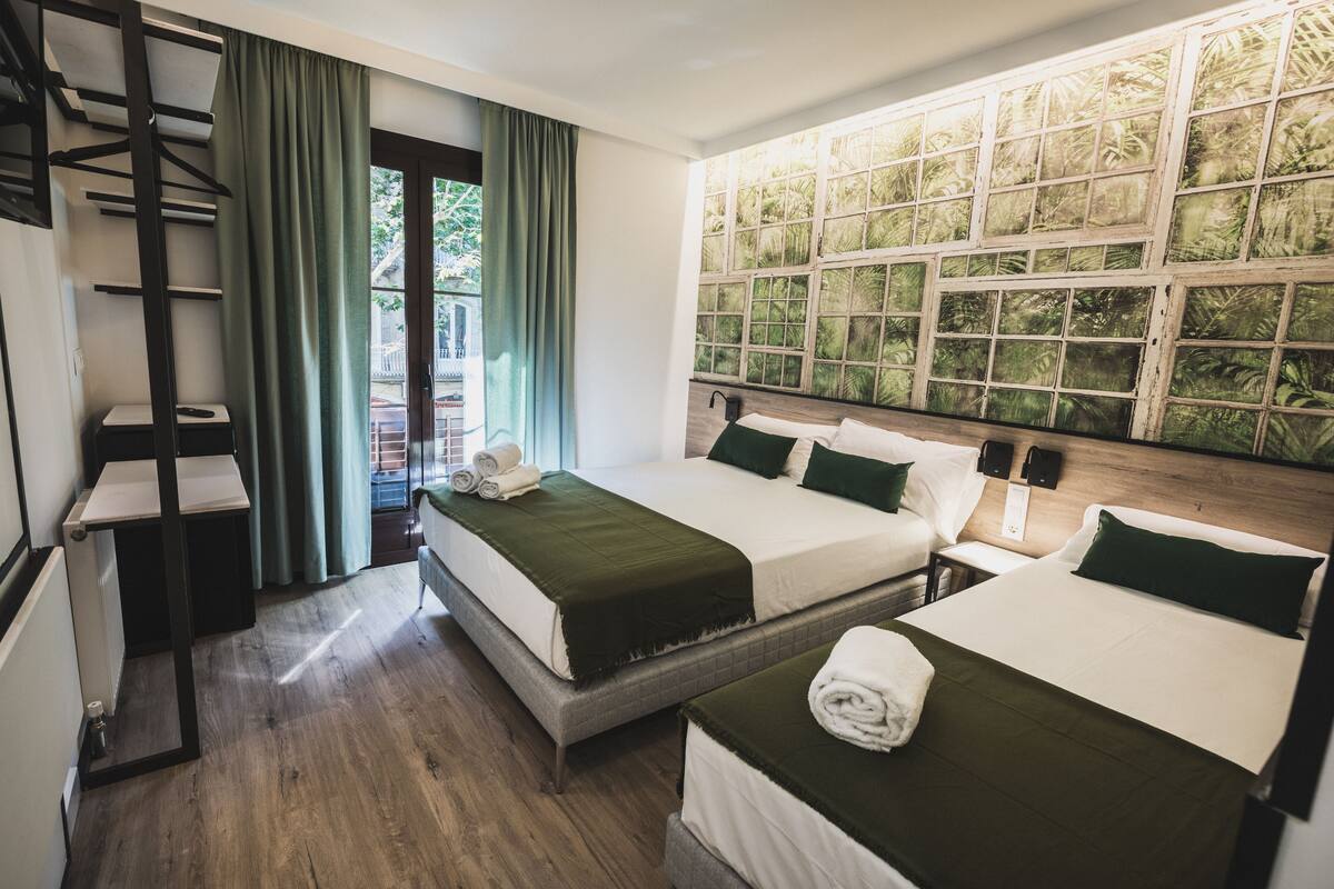 Classic Triple Room, City View
