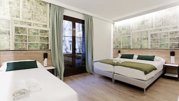 Habitación triple estándar, vistas a la ciudad | Sábanas de algodón egipcio y ropa de cama de alta calidad