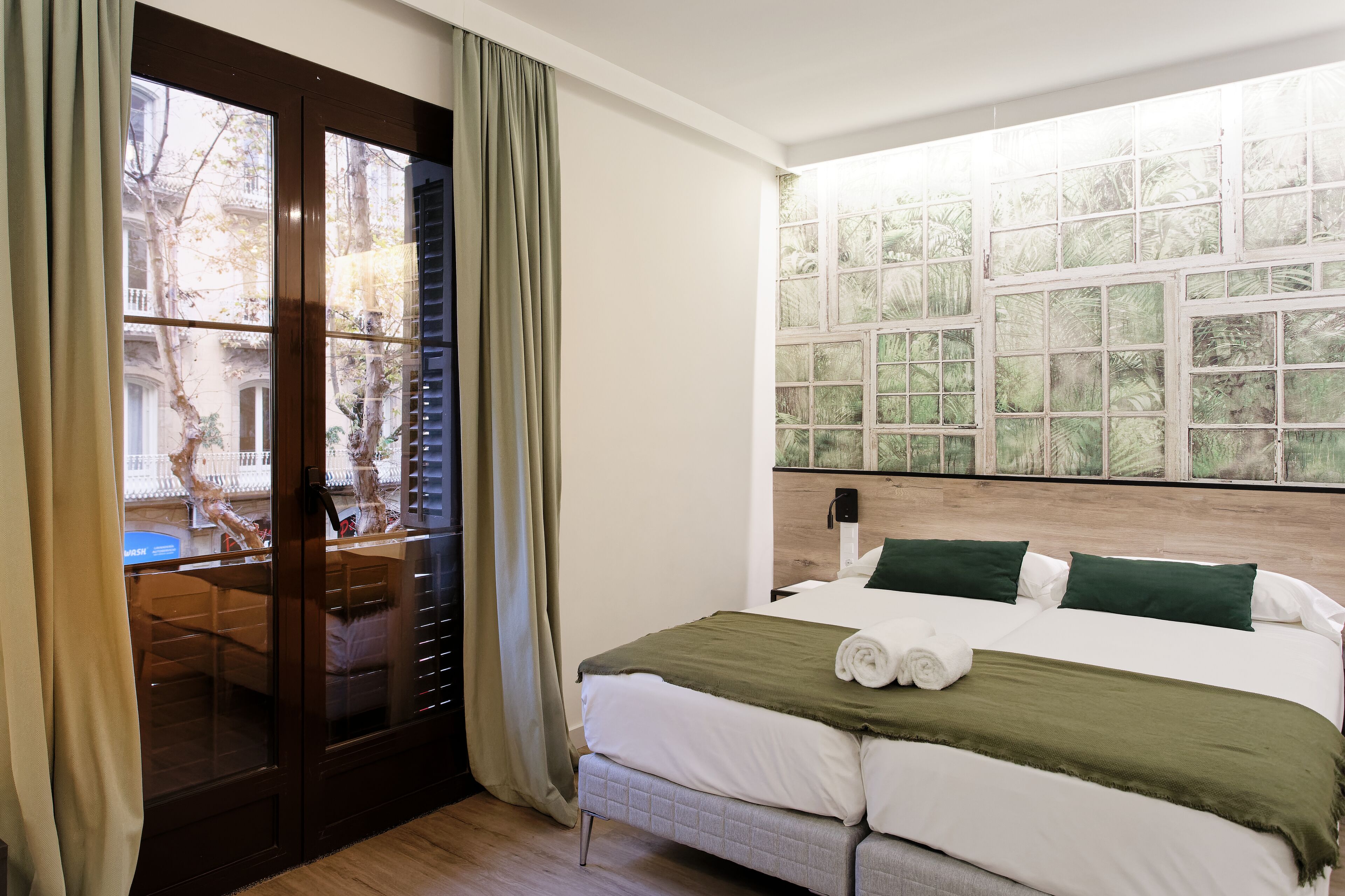 标准三人房, 城市景观 | 埃及棉床单、高档床上用品、羽绒被、记忆海绵床垫