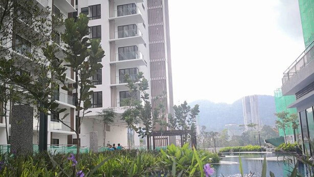A modern building with multiple floors, a rooftop garden with a pool, and surrounding greenery. - ETM Midhills Holiday Studio (Genting Highlands)