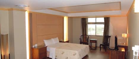 Business Room, 1 Double Bed, Non Smoking | Desk, free WiFi, bed sheets