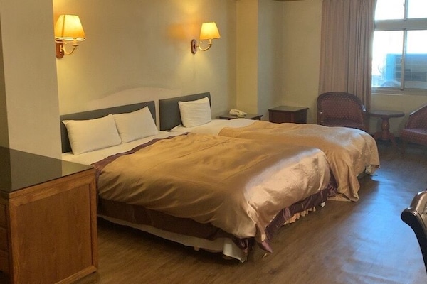 Business Room, 1 Double Bed, Non Smoking | Desk, free WiFi, bed sheets