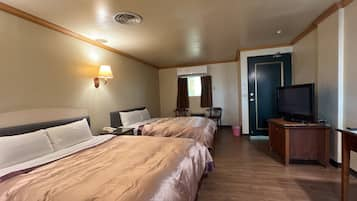 Business Quadruple Room, 2 Double Beds, Non Smoking