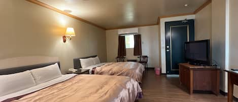 Business Quadruple Room, 2 Double Beds, Non Smoking