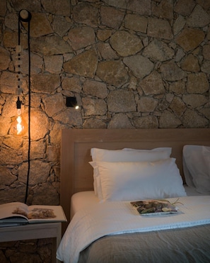 Minibar, coffres-forts dans les chambres, bureau, rideaux occultants