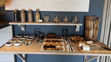 Petit déjeuner buffet servi tous les jours en supplément