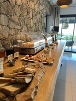 Desayuno buffet todos los días (con cargo)