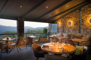 Breakfast, lunch, dinner served; Mediterranean cuisine  - A Piattatella (Monticello)