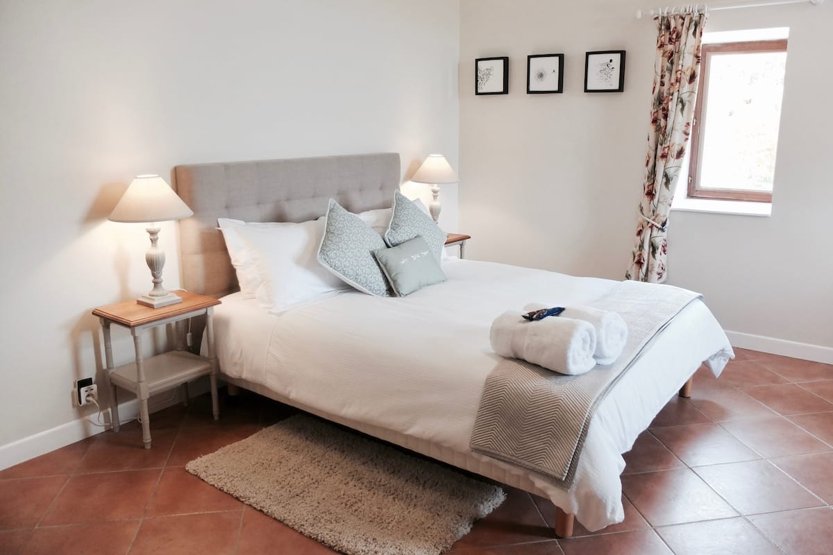 Egyptian cotton sheets, individually decorated, individually furnished