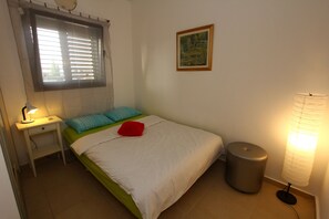 Blackout curtains, soundproofing, iron/ironing board, free WiFi - Sunny Home Tel-Aviv (Tel Aviv)