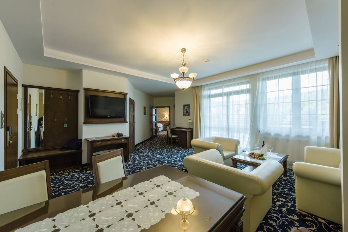 superior apartment | premium bedding, memory-foam beds, in-room safe, desk