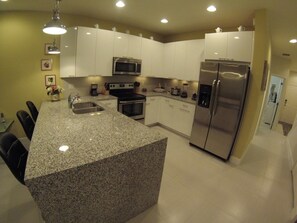 Family Townhome, Private Pool, Garden Area | Shared kitchen | Fridge, microwave, oven - Aco63664 - Serenity - 3 Bed 3 Baths Townhouse (Clermont)