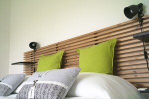 Standard Double Room, Garden View (Emerald Light) | Individually decorated, desk, laptop workspace, free WiFi - Relais Officina del Tempo (Paese)