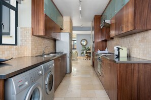 Departamento Confort, 2 habitaciones | Cocina privada | Refrigerador con congelador, microondas y parrilla de estufa
