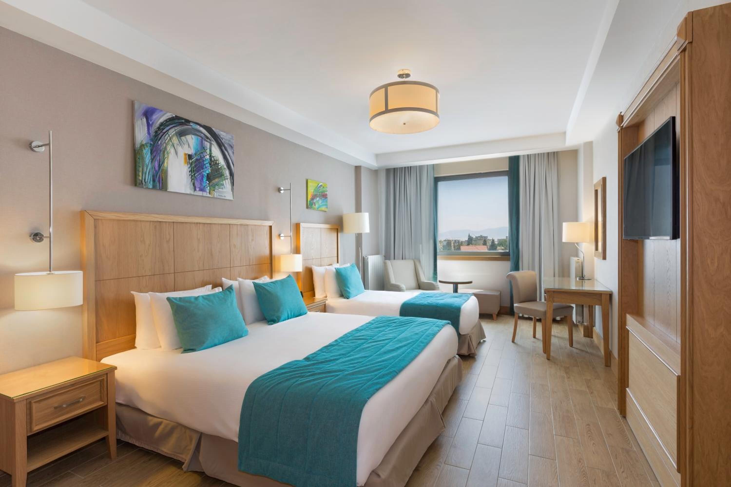 Ropa de cama de alta calidad y artículos del minibar gratis 