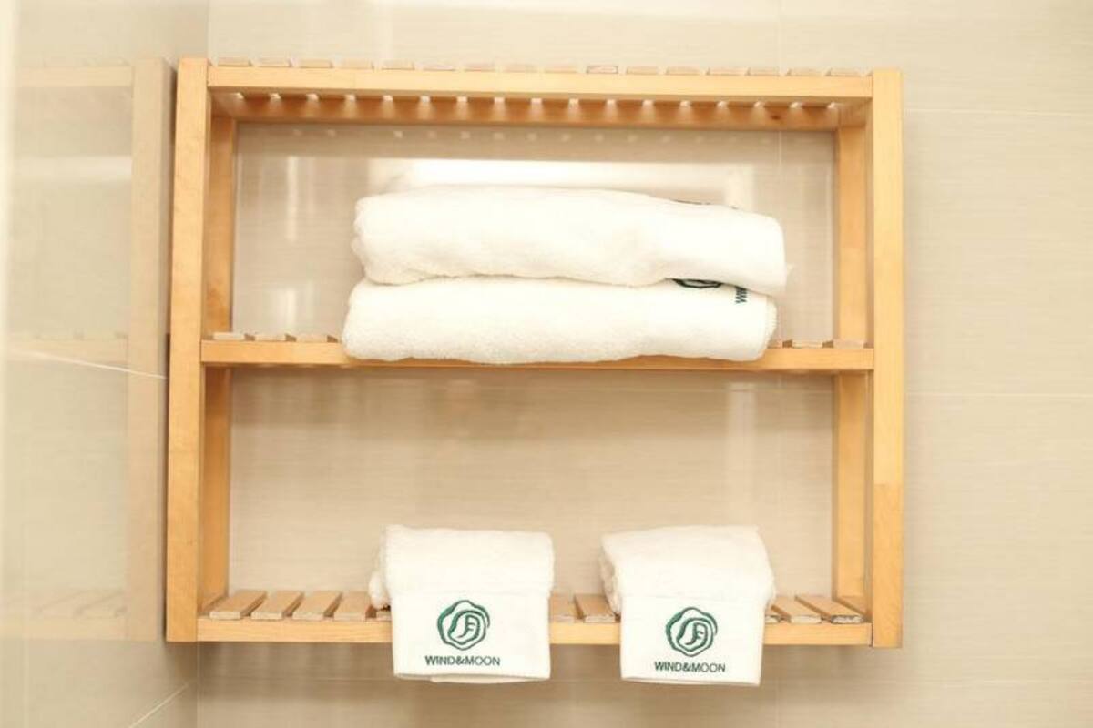 Ducha, artículos de tocador gratuitos, secador de pelo