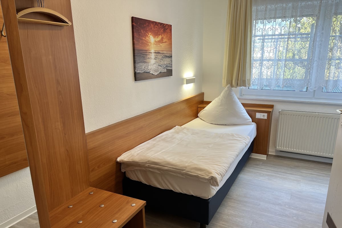 Standard Single Room | Hypo-allergenic bedding, desk, laptop workspace, blackout drapes