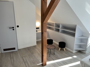 Superior Single Room | Living area | TV