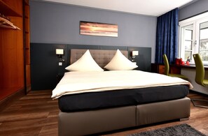 Habitación doble clásica | Ropa de cama hipoalergénica y escritorio