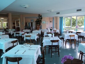 Free daily continental breakfast  - Hotel Le Pleiadi (San Felice Circeo)