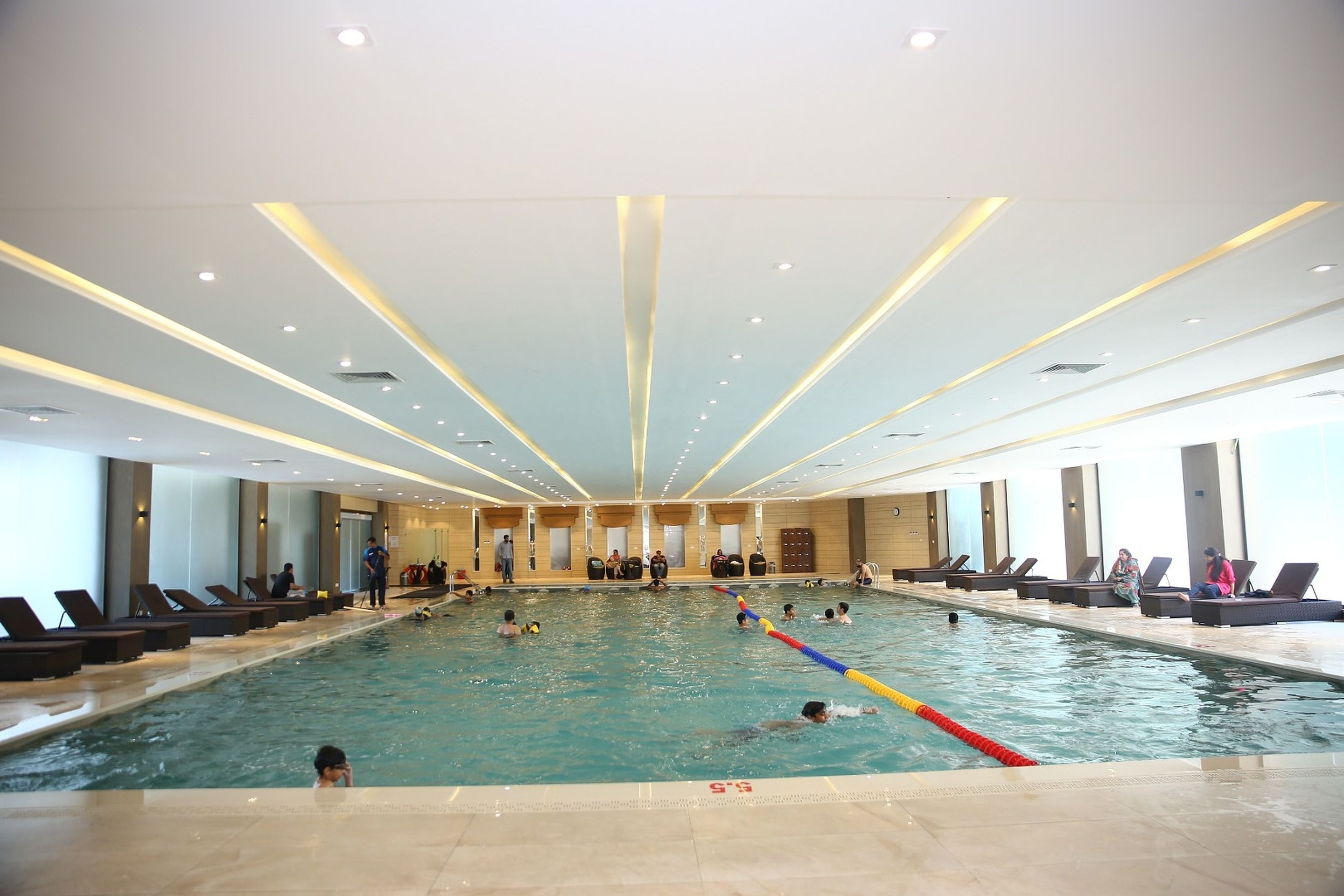 季节性开放的室外游泳池