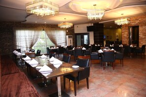 Petit déjeuner buffet servi tous les jours en supplément