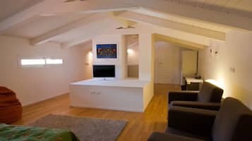 Standard-Doppelzimmer | 1 Schlafzimmer, Minibar, Zimmersafe, Schreibtisch