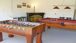 A room with a foosball table, a pool table, and a fireplace. - Ahr226 - Rolling Hills Estates - 4 Bed 3 Baths Villa (Kissimmee)
