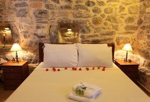 Suite familiar, varias camas, patio (Punti) | Ropa de cama de alta calidad, colchones viscoelásticos, caja fuerte