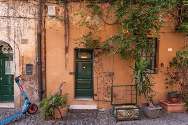 Property entrance - Villa della Fonte - Trastevere (Rome)