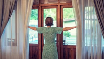 In-room safe, soundproofing, bed sheets