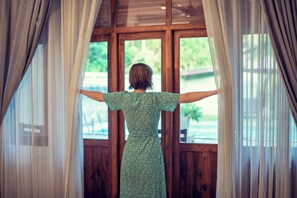 In-room safe, soundproofing, bed sheets - Hotel Athgira (Udawalawa)