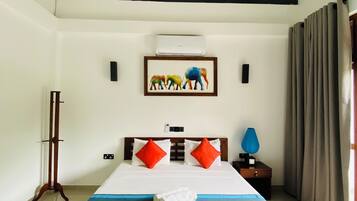 Kamar Double Standar | Brankas, kedap suara, dan seprai linen