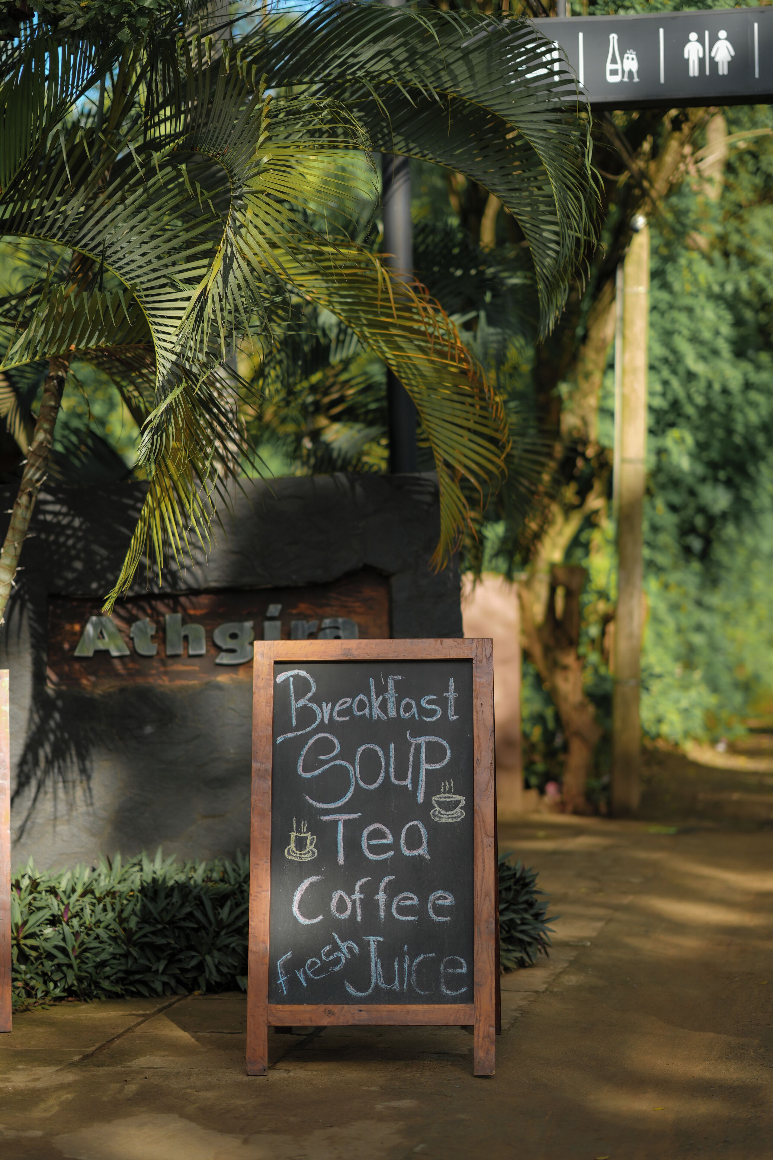 Breakfast, lunch, dinner served; local and international cuisine 