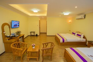 Minibar, desk, soundproofing, iron/ironing board - Kantel Hotel (Mandalay)
