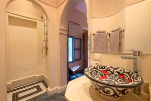 Suite, Raucher | Badezimmer | Dusche, kostenlose Toilettenartikel, Haartrockner, Handtücher