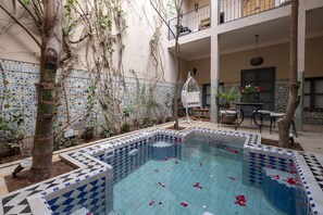 Outdoor pool, pool loungers - Riad Adrar (Marrakech)