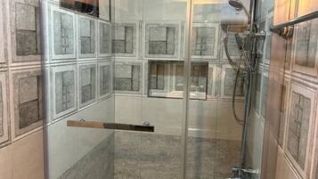 Luxury Apartment, 2 Bedrooms | Bathroom | Shower, rainfall showerhead, hair dryer, towels