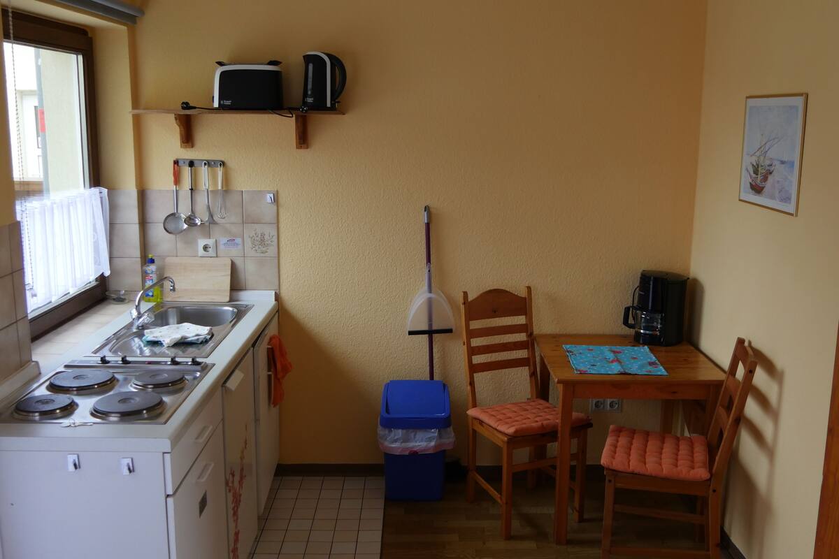 Basic-Doppel- oder -Zweibettzimmer | Essbereich im Zimmer