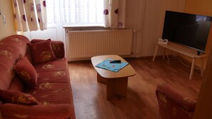 Junior Apartment, 2 Bedrooms | Living room - Gästehaus Sulsdorf (Fehmarn)
