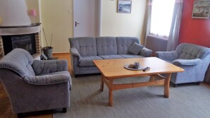 تلفزيون بشاشة مسطحة