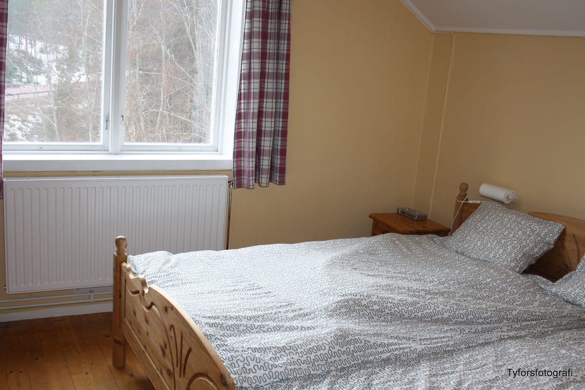 Apartment (South) | Desk, soundproofing, iron/ironing board, free cribs/infant beds