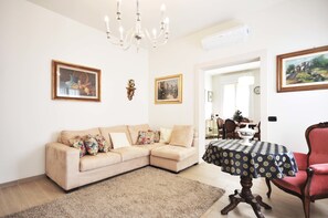 Apartment, 1 Schlafzimmer | Wohnzimmer | Flachbildfernseher