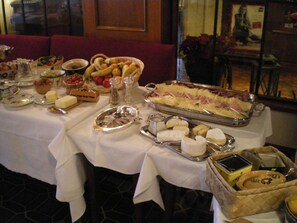 Daily buffet breakfast for a fee