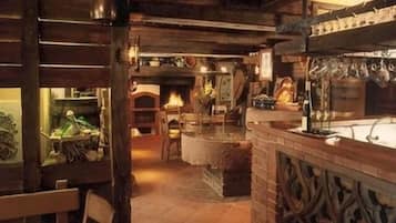 Bar (trong khuôn viên)