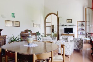 Library - Albergo San Raffaele (Vicenza)