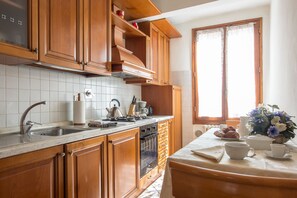 Appartamento, 2 camere da letto | Cucina privata | Microonde, lavastoviglie, macchina per tè/caffè