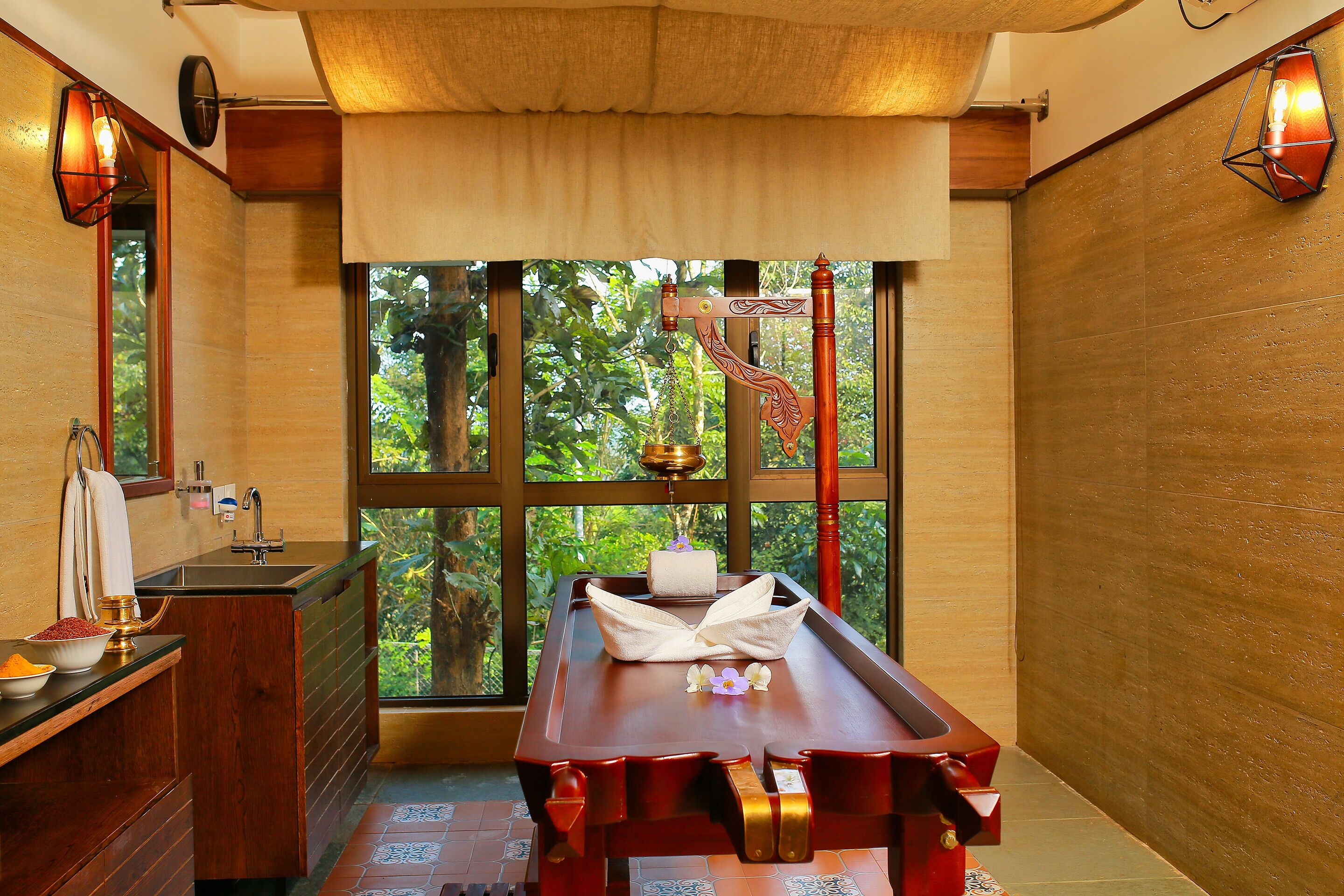 Ayurvedic treatments, 2 treatment rooms